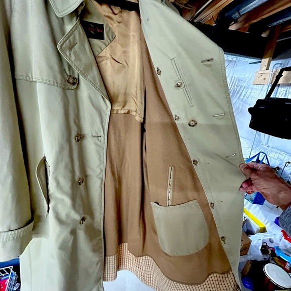 Men’s double breasted trenchcoat with removable lining. Size 46 tall. - Picture 6 of 6